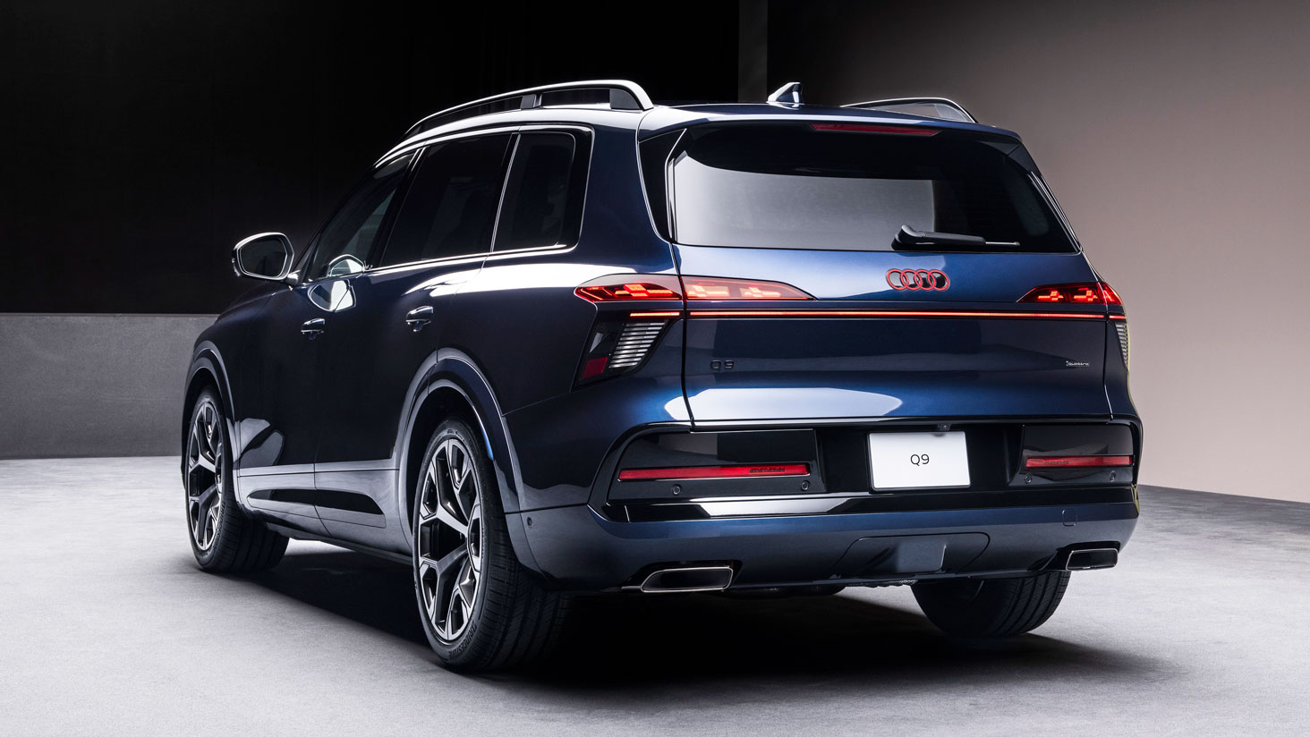 Audi Q9 - rear studio