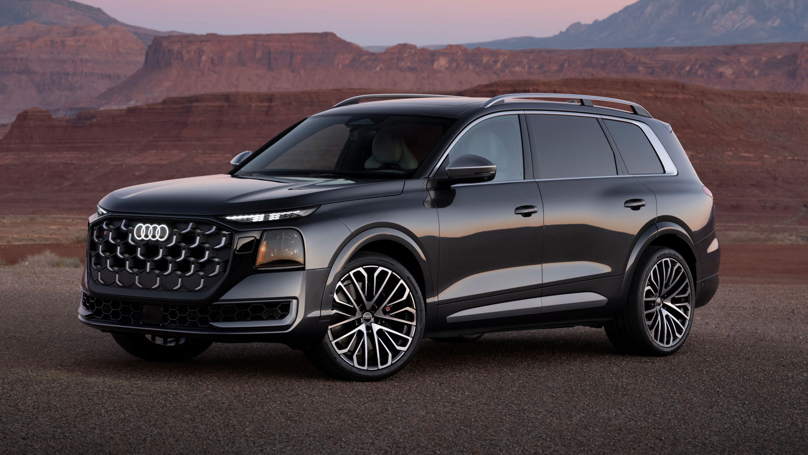 Audi SQ9 - front static