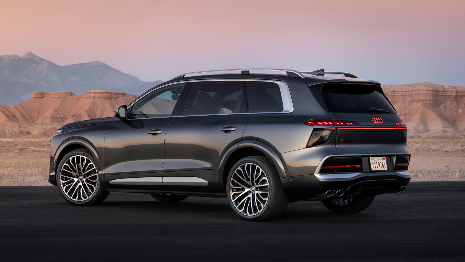 Audi SQ9 - rear static