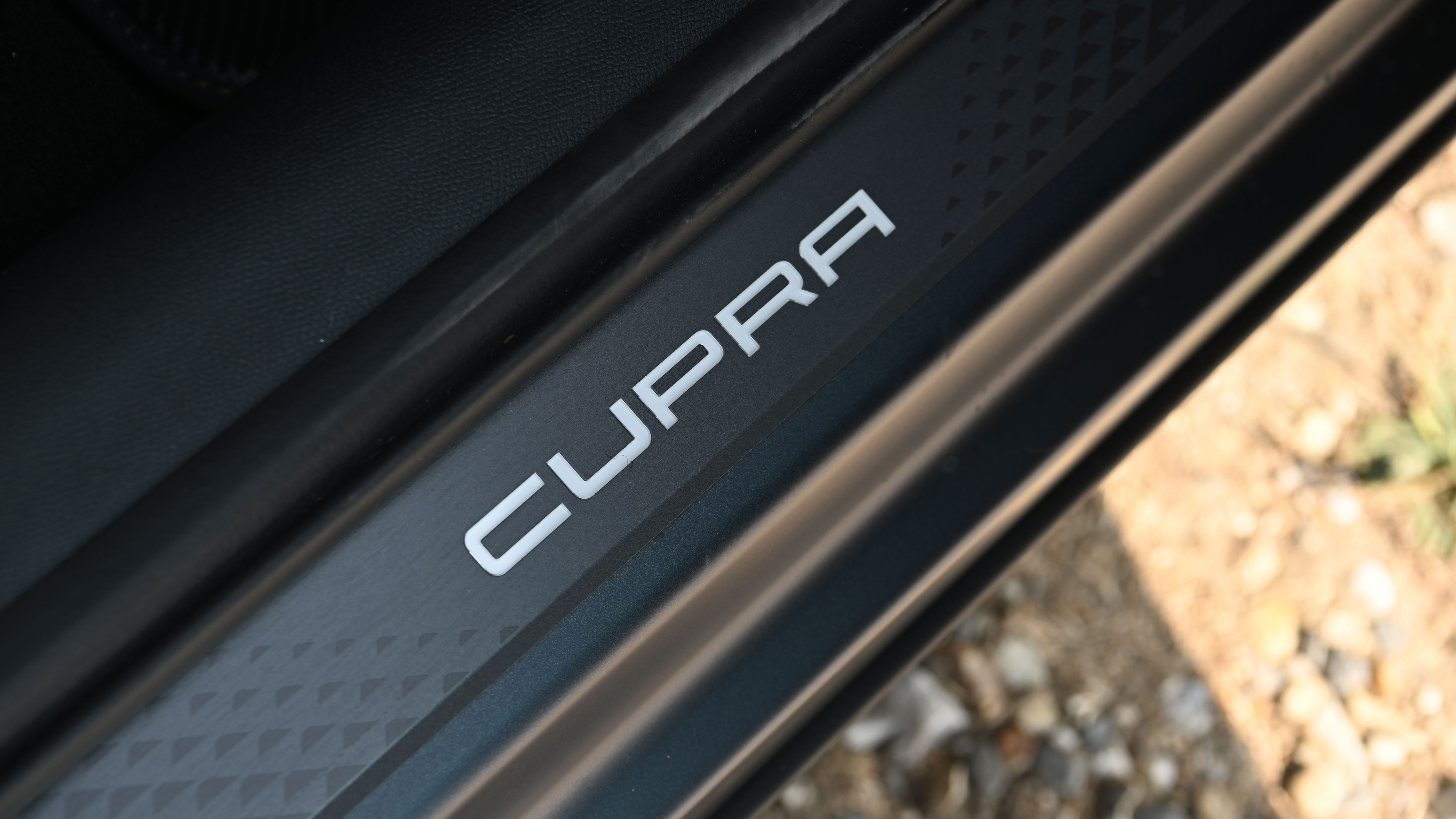 Cupra Formentor VZ5 2026 UK - sill