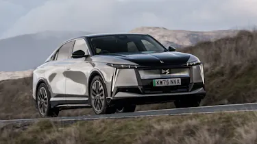 DS No8 Hybrid - front action