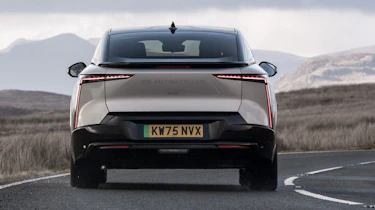 DS No8 Hybrid - rear action