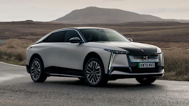 DS No8 Hybrid - front static