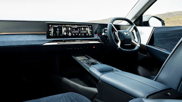DS No8 Hybrid - cabin