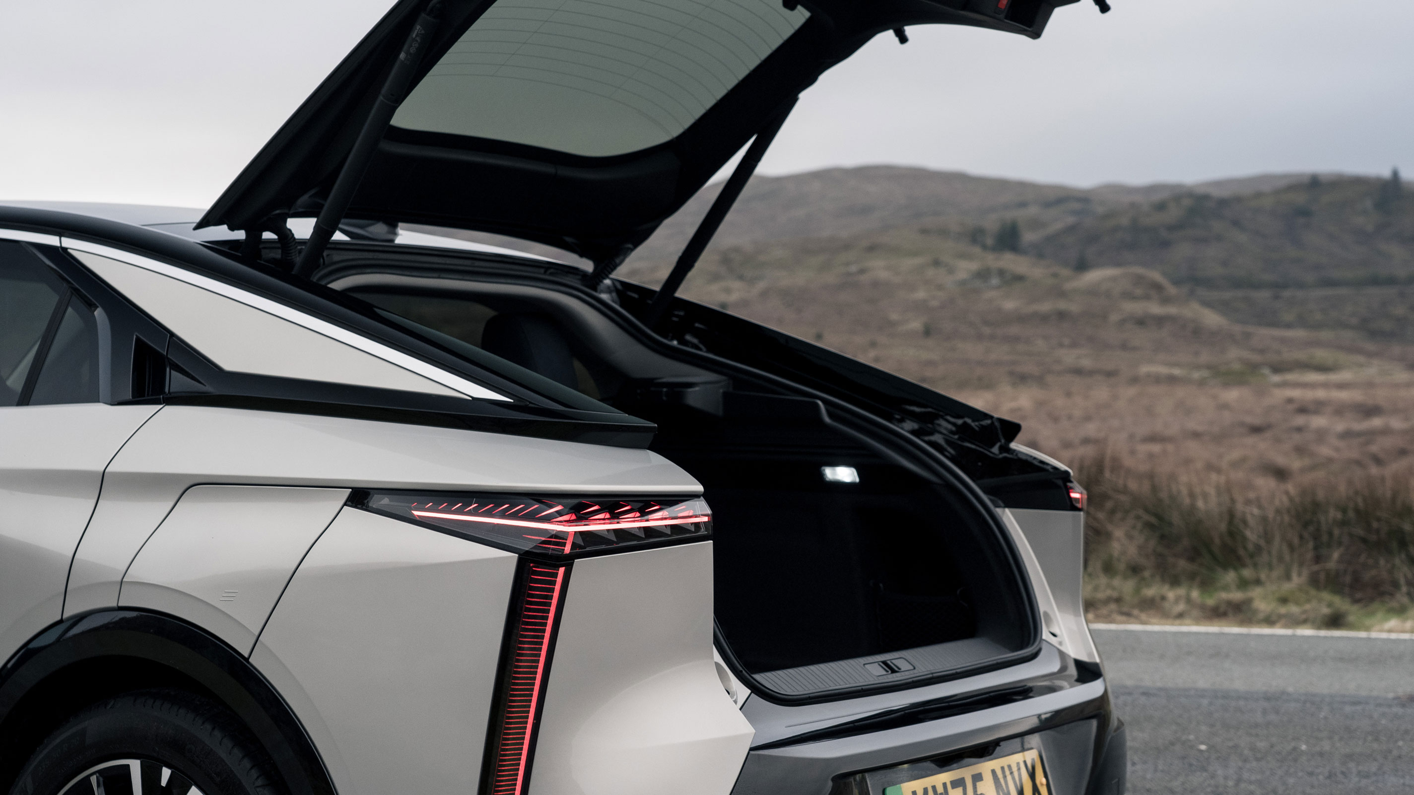 DS No8 Hybrid - boot lid