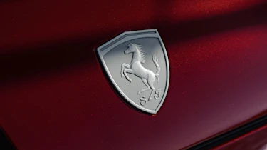 Ferrari 12Cilindri Manuale - Ferrrari badge