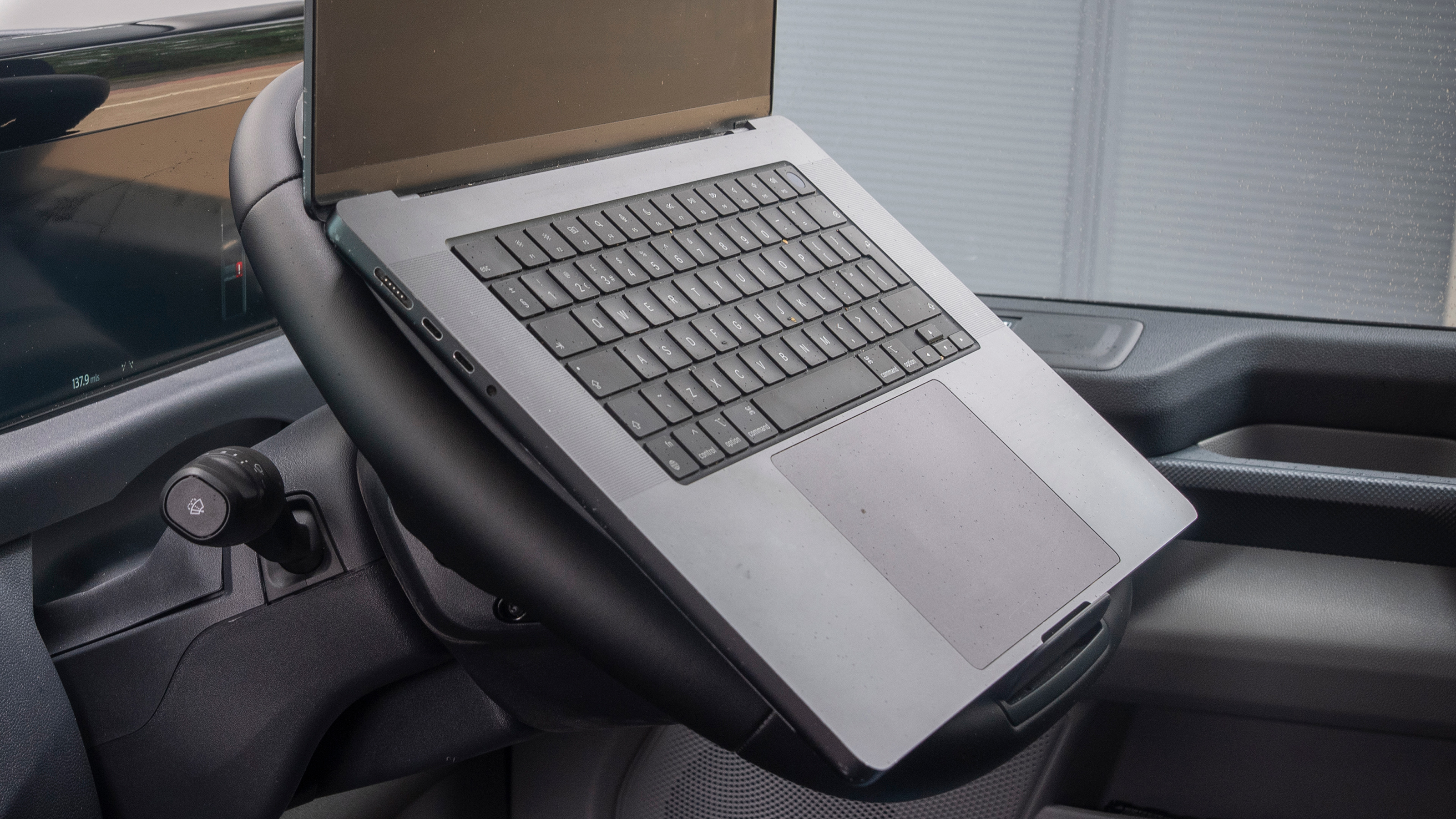Ford Transit Custom - folding steering wheel with laptop attached