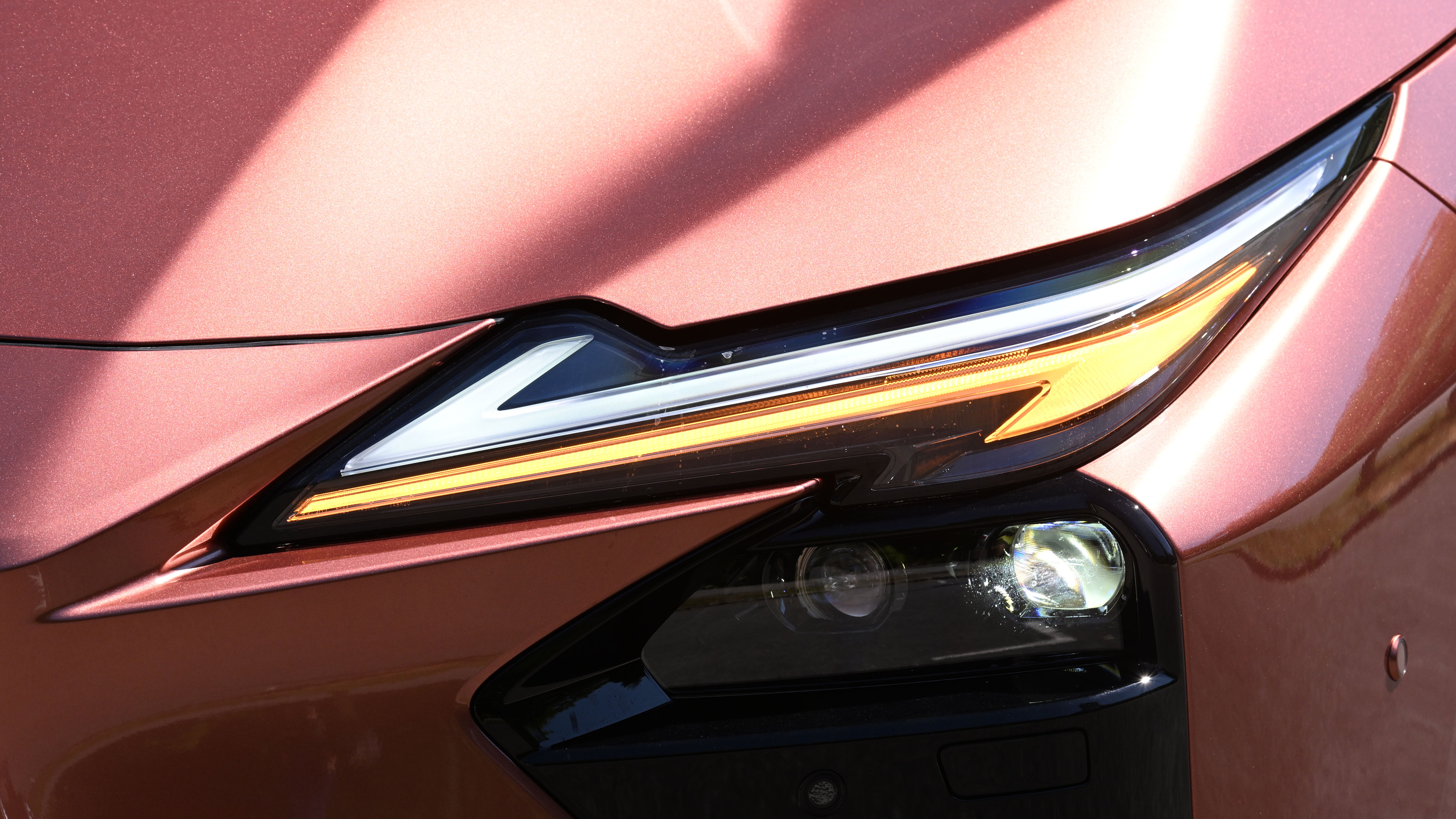 Lexus ES UK - front light