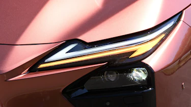 Lexus ES UK - front light