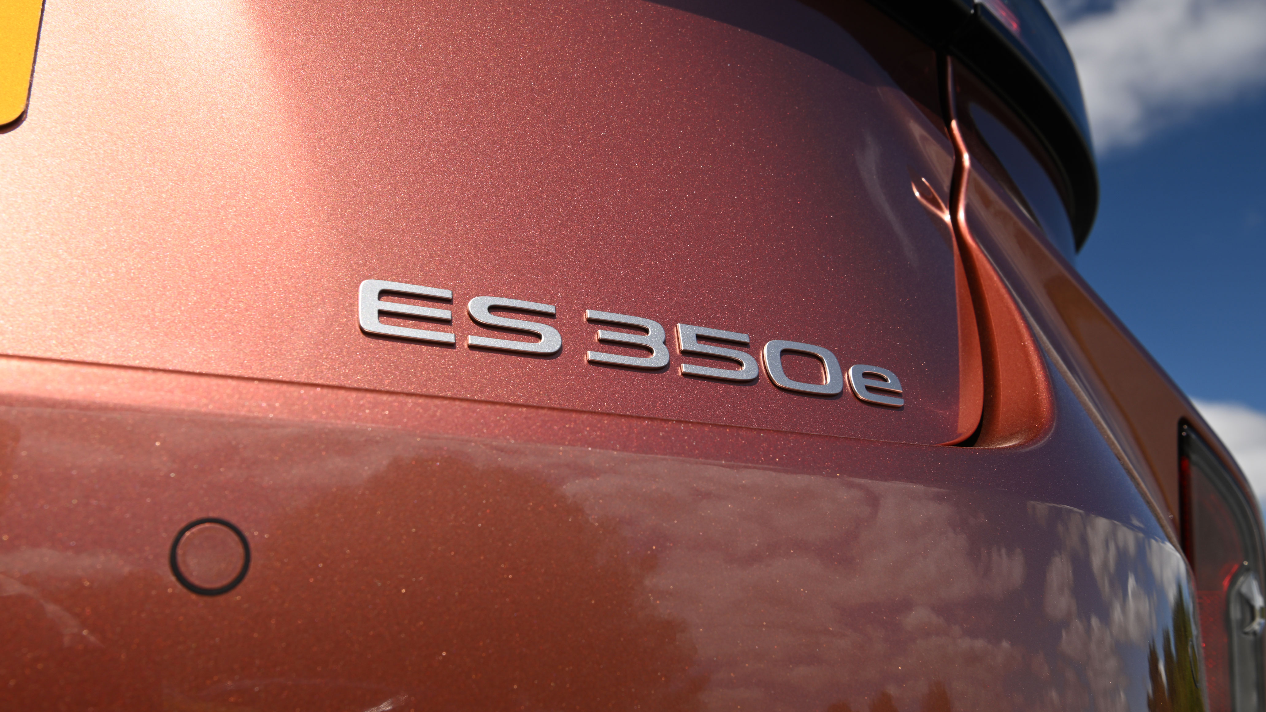 Lexus ES UK - rear badge