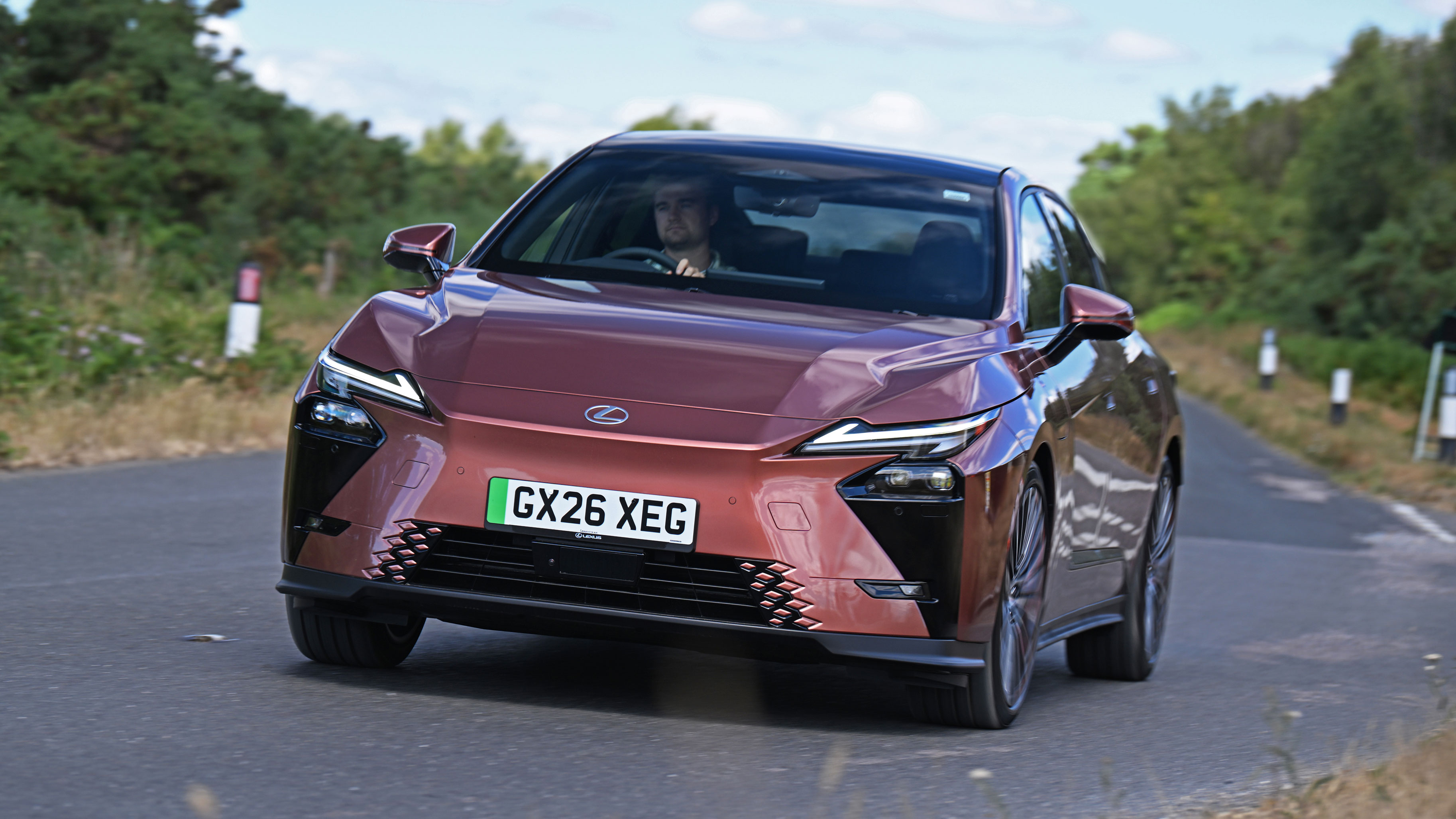 Lexus ES UK - front cornering