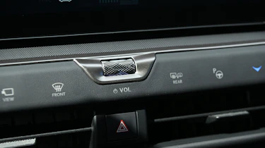 Lexus ES UK - centre console