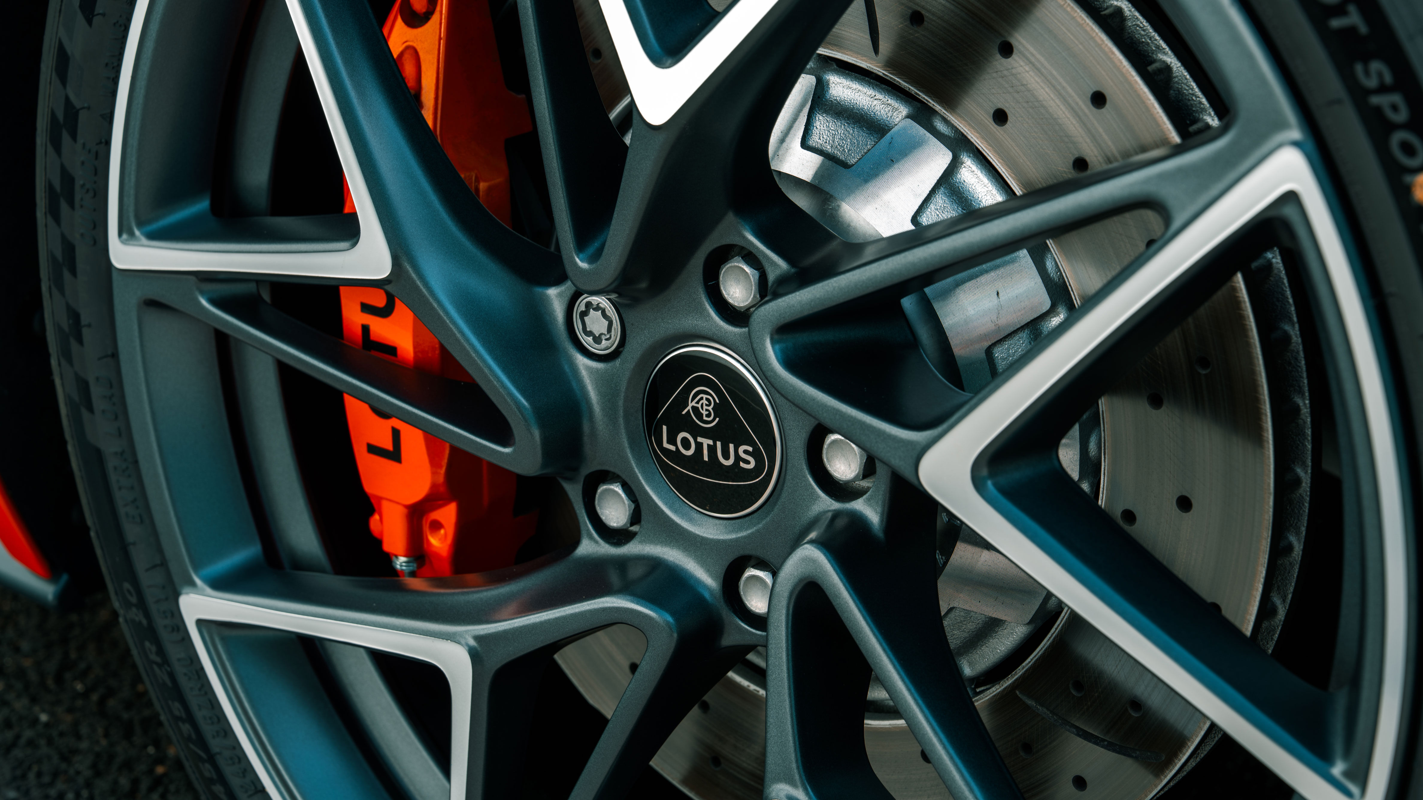 Lotus Emira 420 Sport - wheel detail