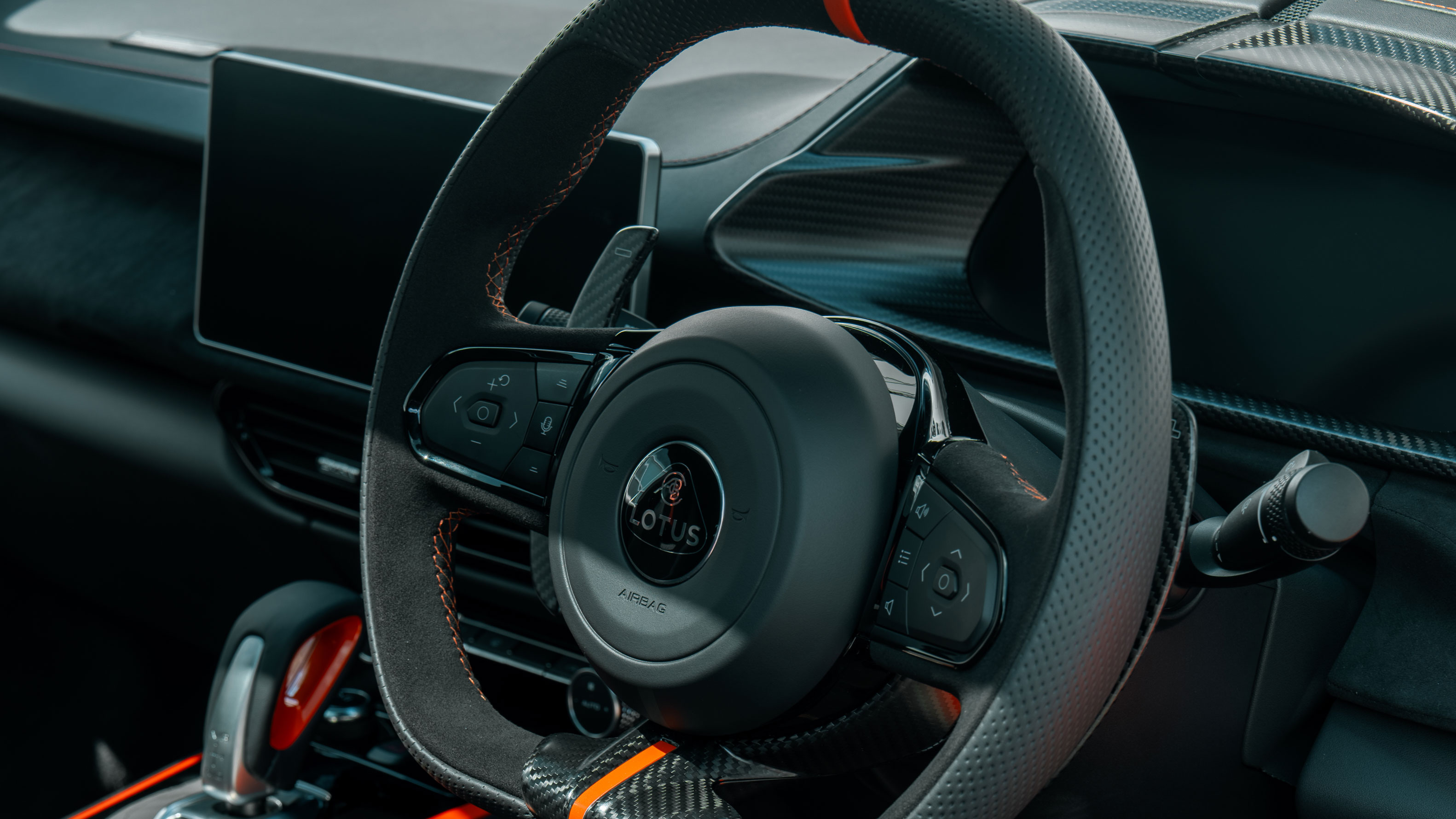 Lotus Emira 420 Sport - steering wheel