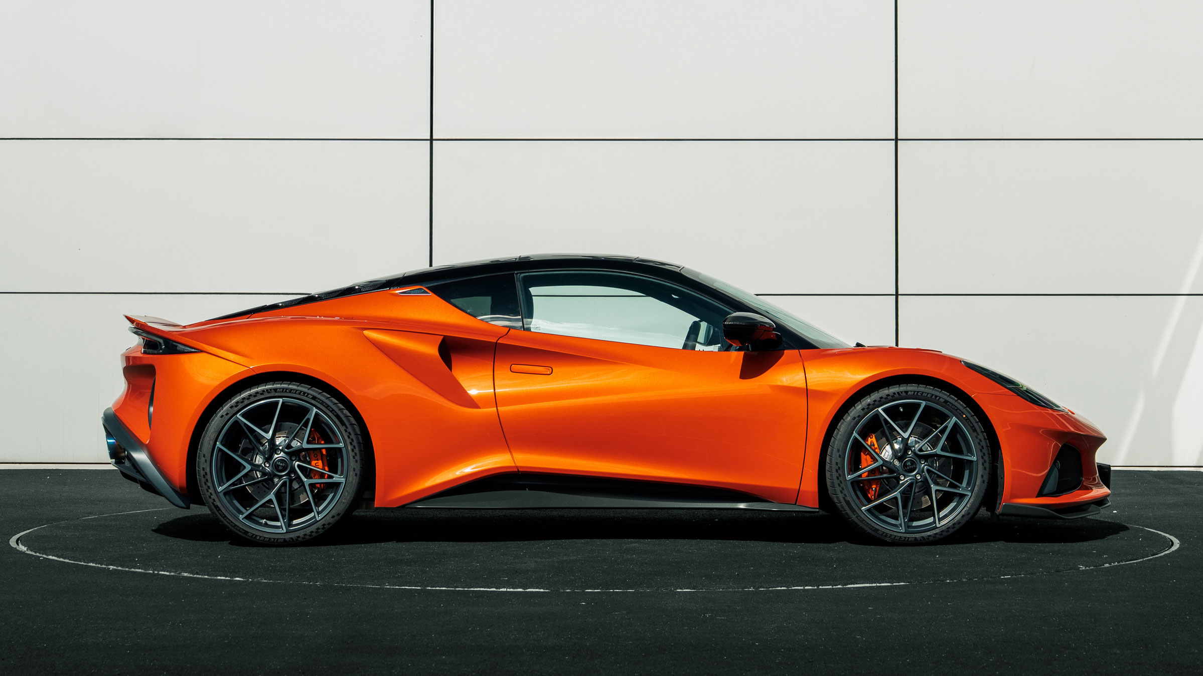 Lotus Emira 420 Sport - side