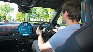 MINI Aceman SE Exclusive - driving