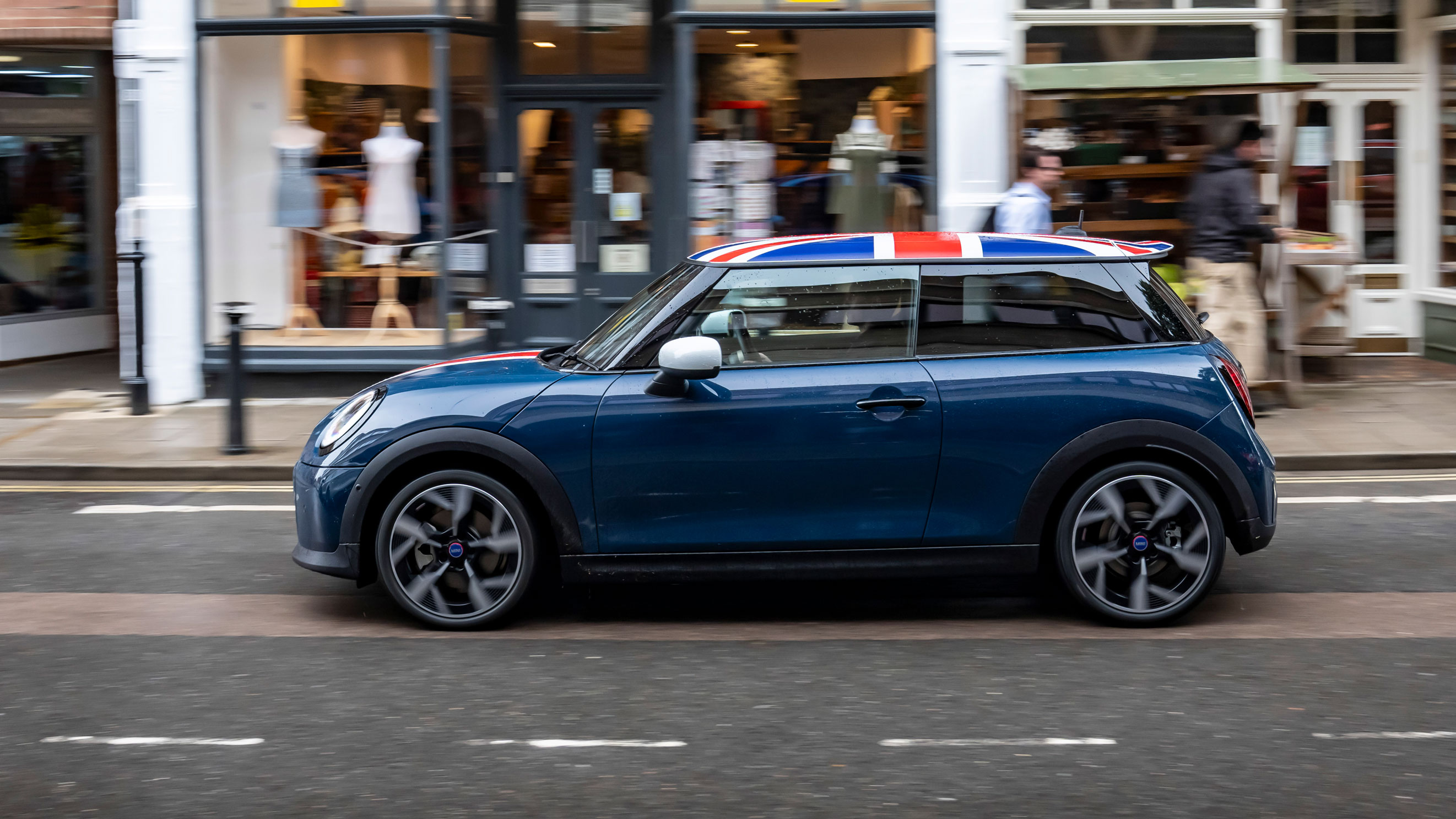 MINI Cooper Oxford Edition - side action