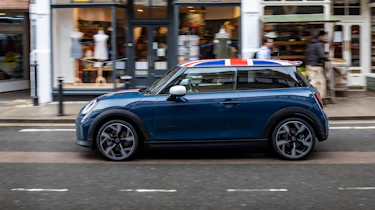 MINI Cooper Oxford Edition - side action