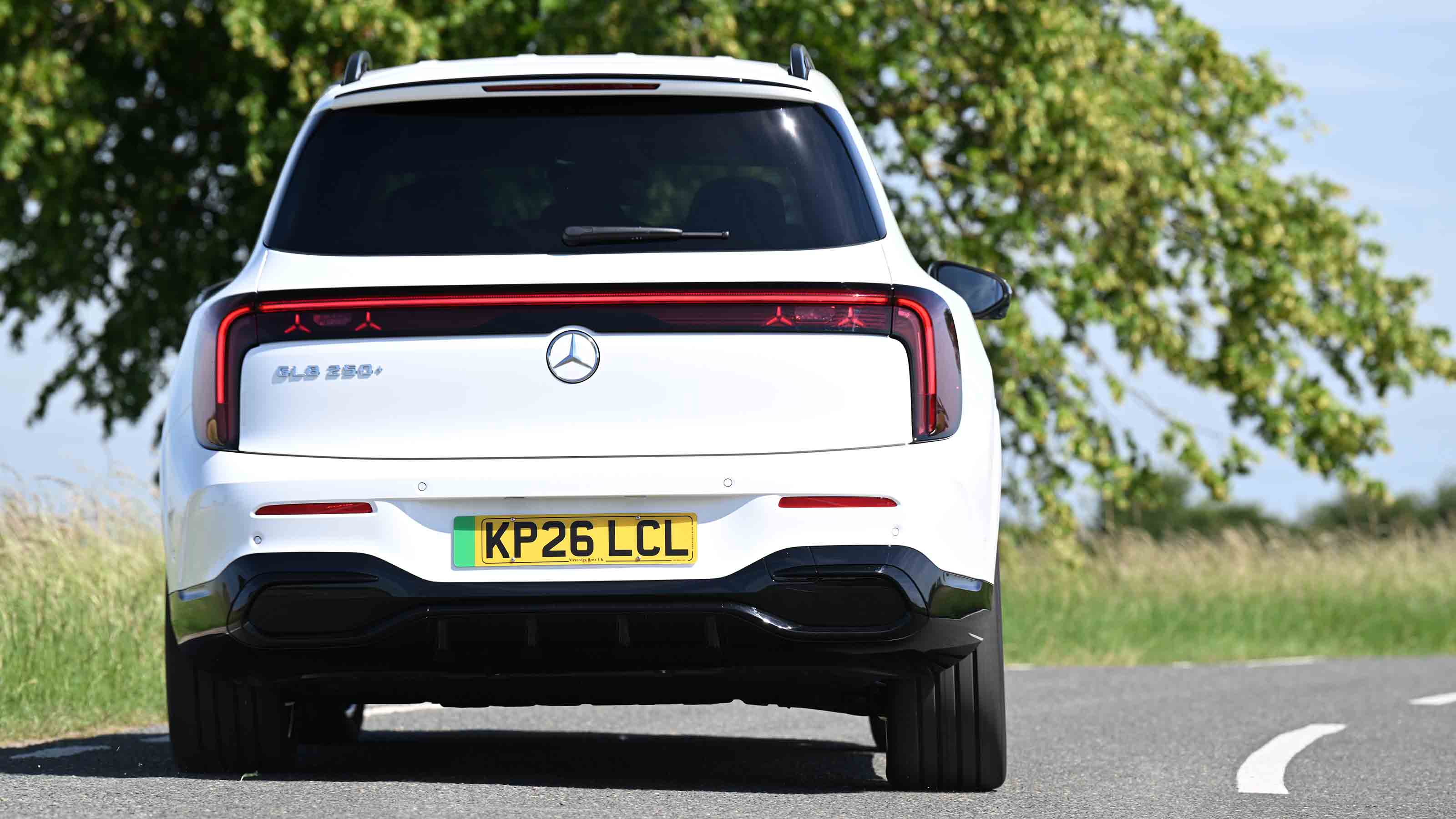 Mercedes GLB electric - rear full width cornering