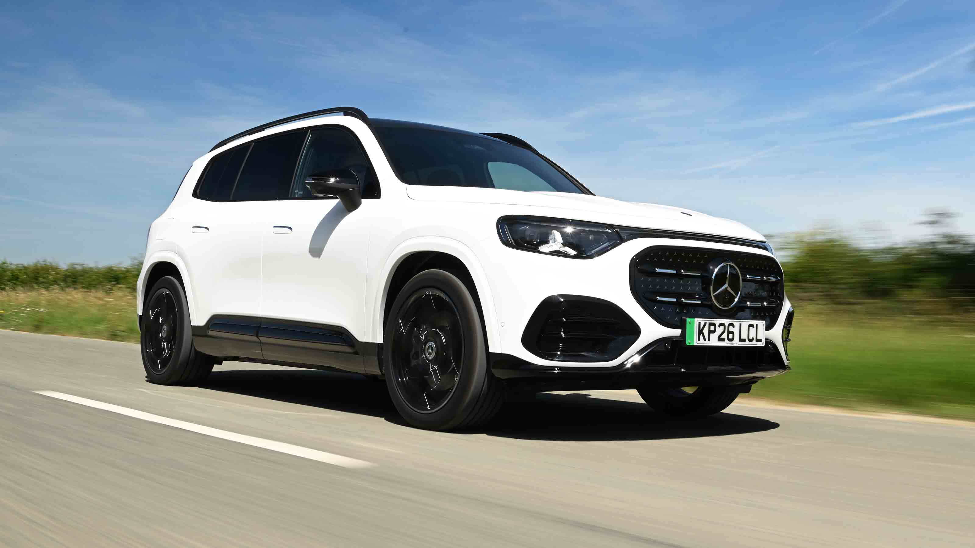 Mercedes GLB electric - front corner tracking