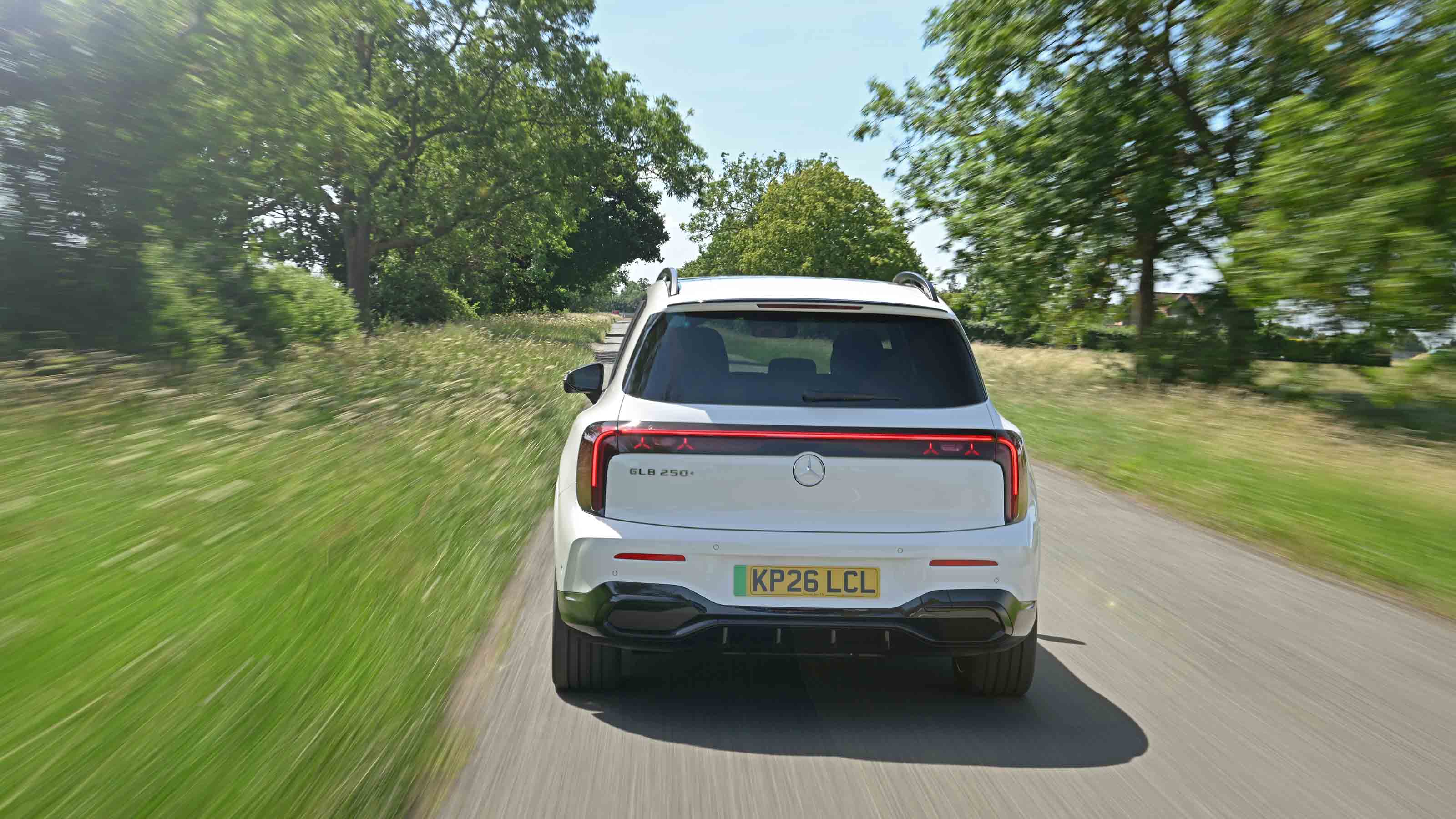 Mercedes GLB electric - rear full width tracking