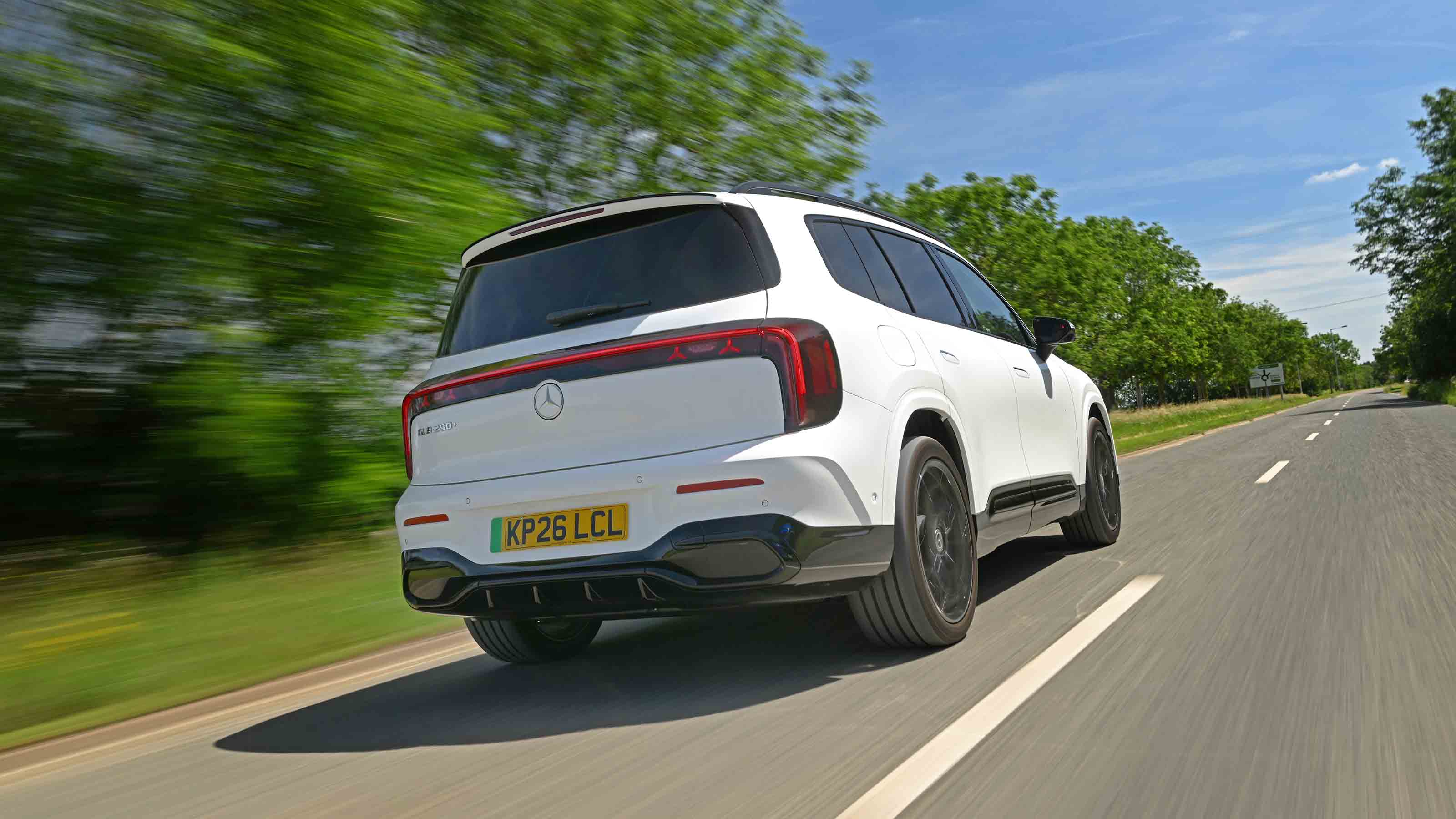 Mercedes GLB electric - rear corner tracking