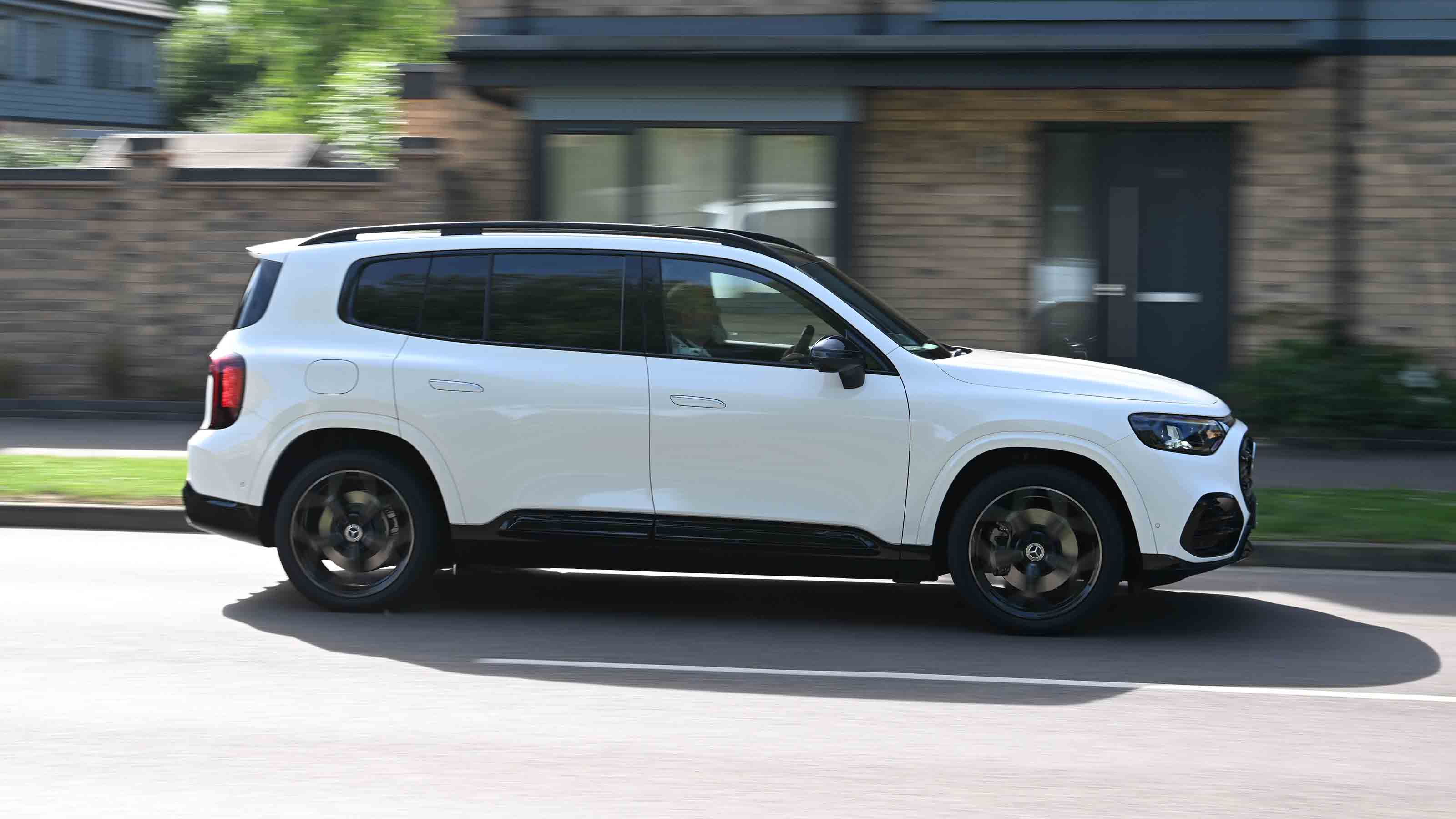 Mercedes GLB electric - side