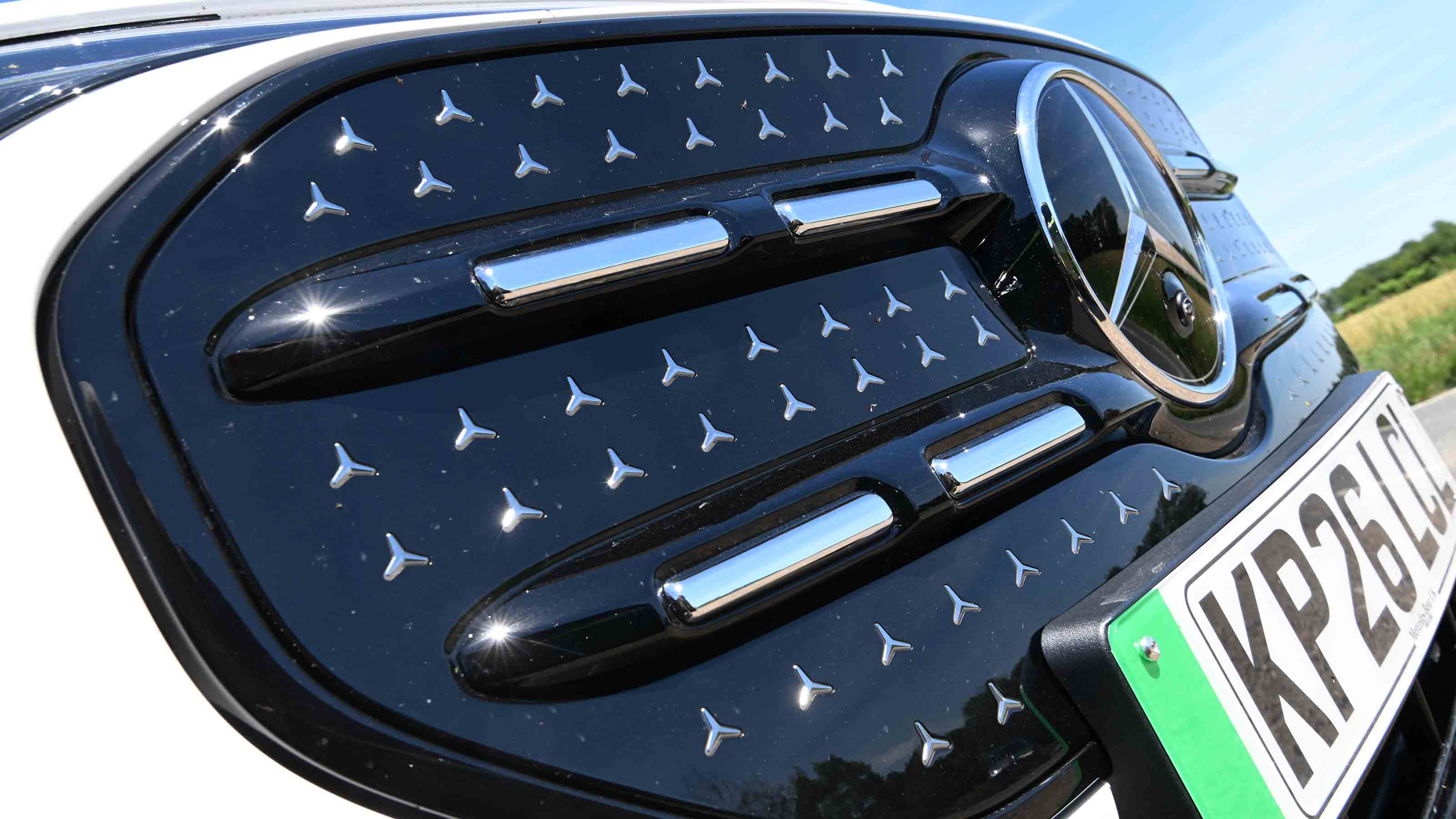 Mercedes GLB electric - grille detail 