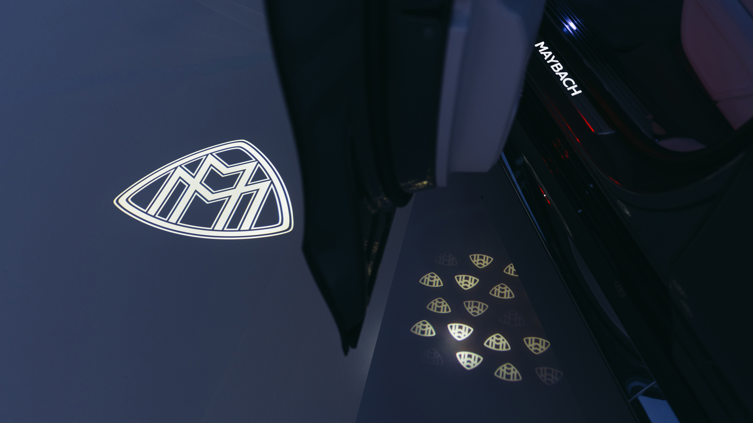 Mercedes-Maybach GLS - puddle lights