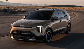 New Kia Niro revealed - dynamic front 3/4