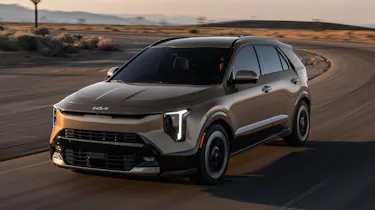 New Kia Niro revealed - dynamic front 3/4