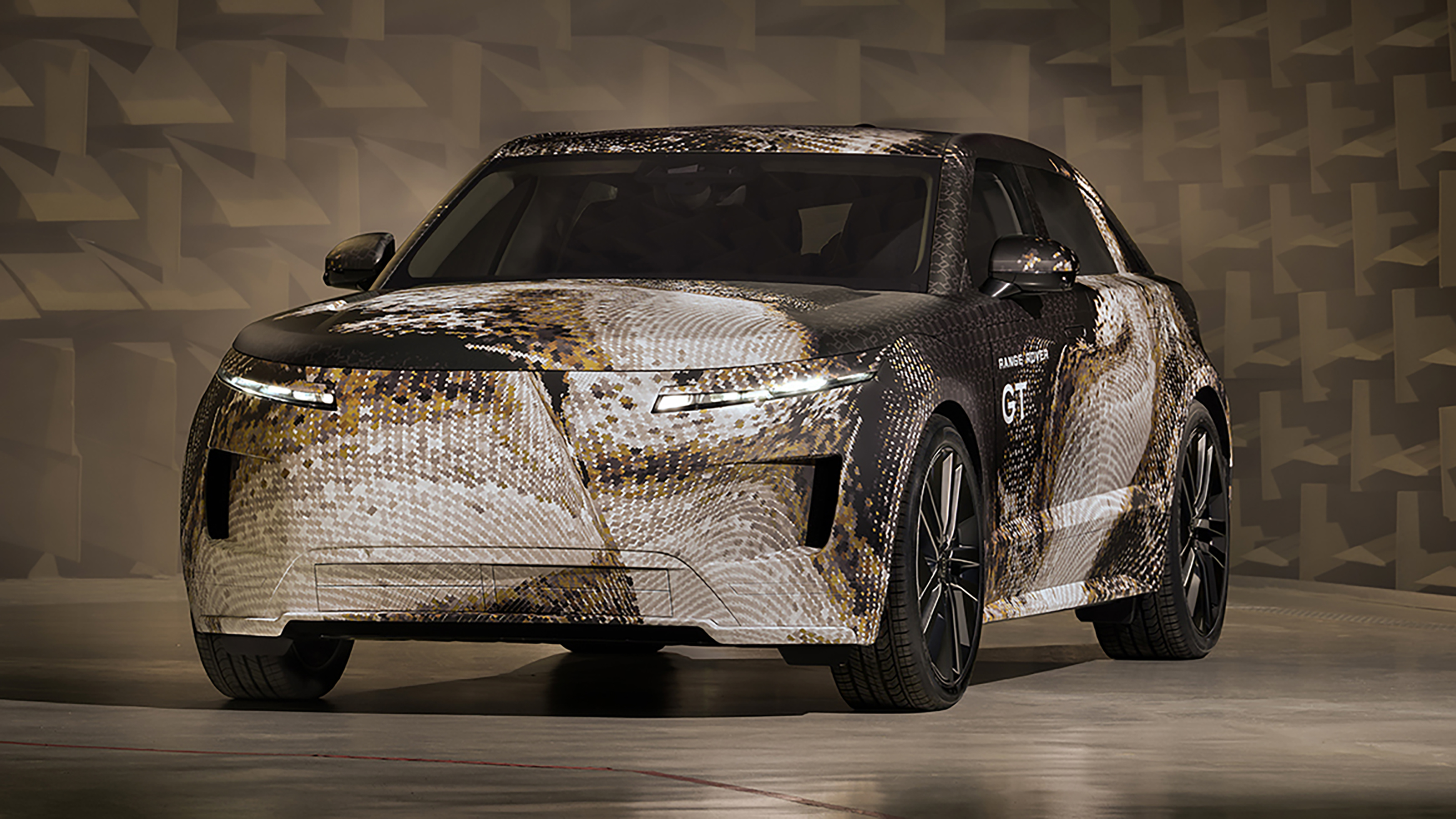 New Range Rover GT - front 3/4