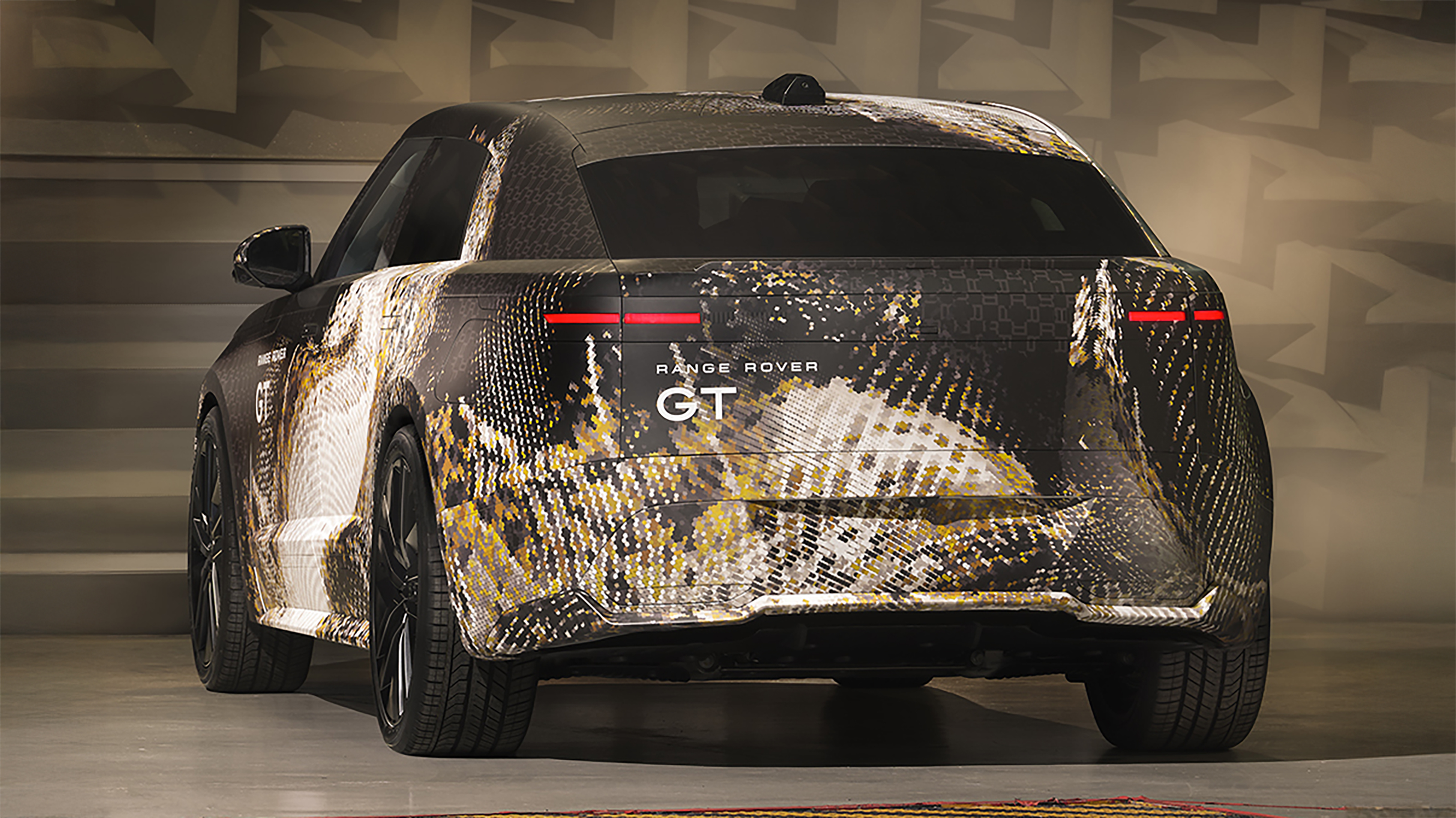 New Range Rover GT - rear 3/4