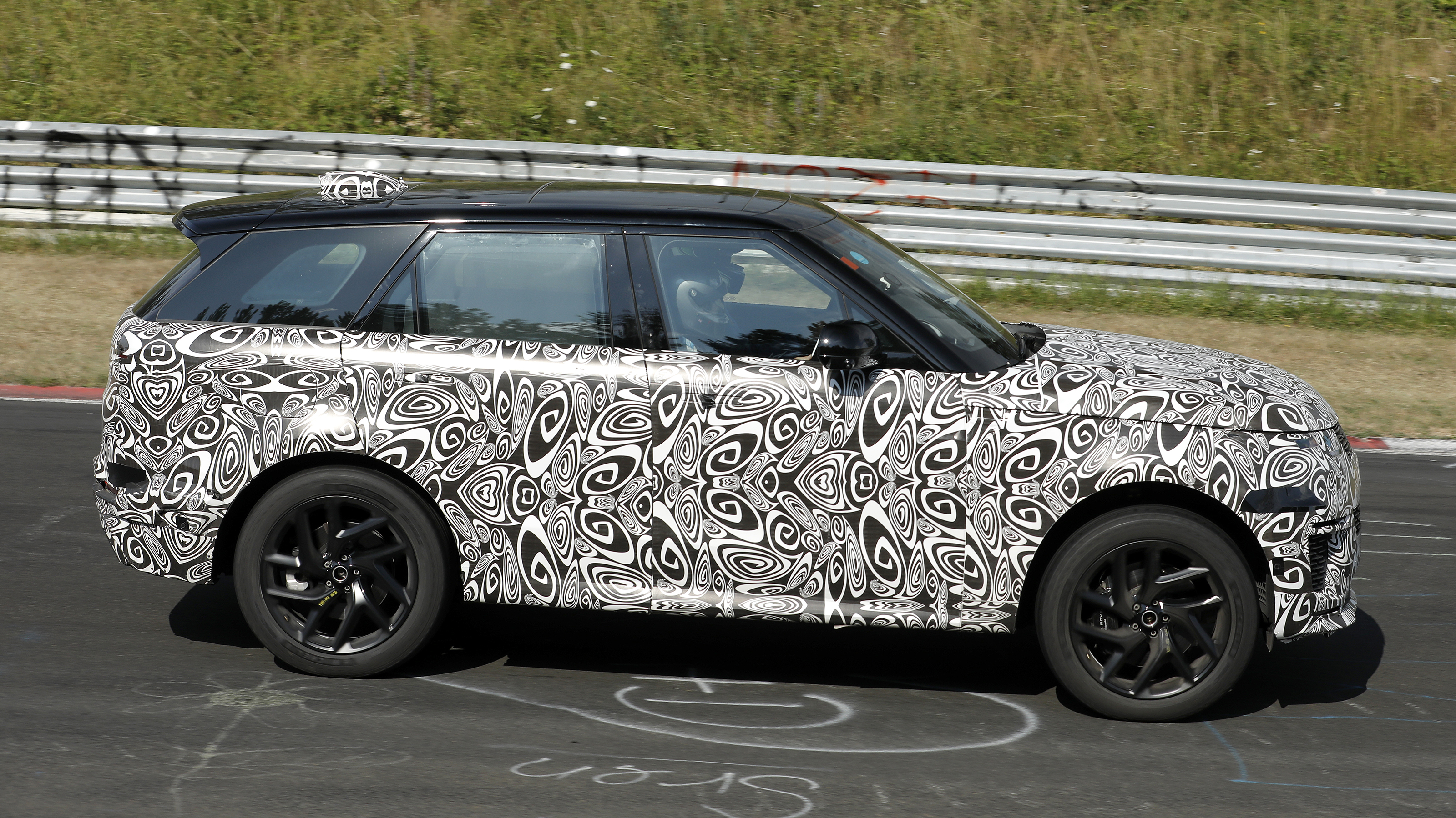 New Range Rover Sport facelift - side action