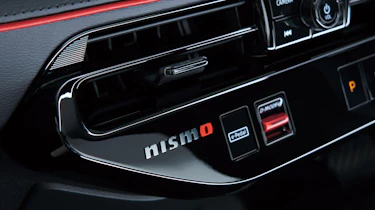 Nissan Leaf Nismo - badges