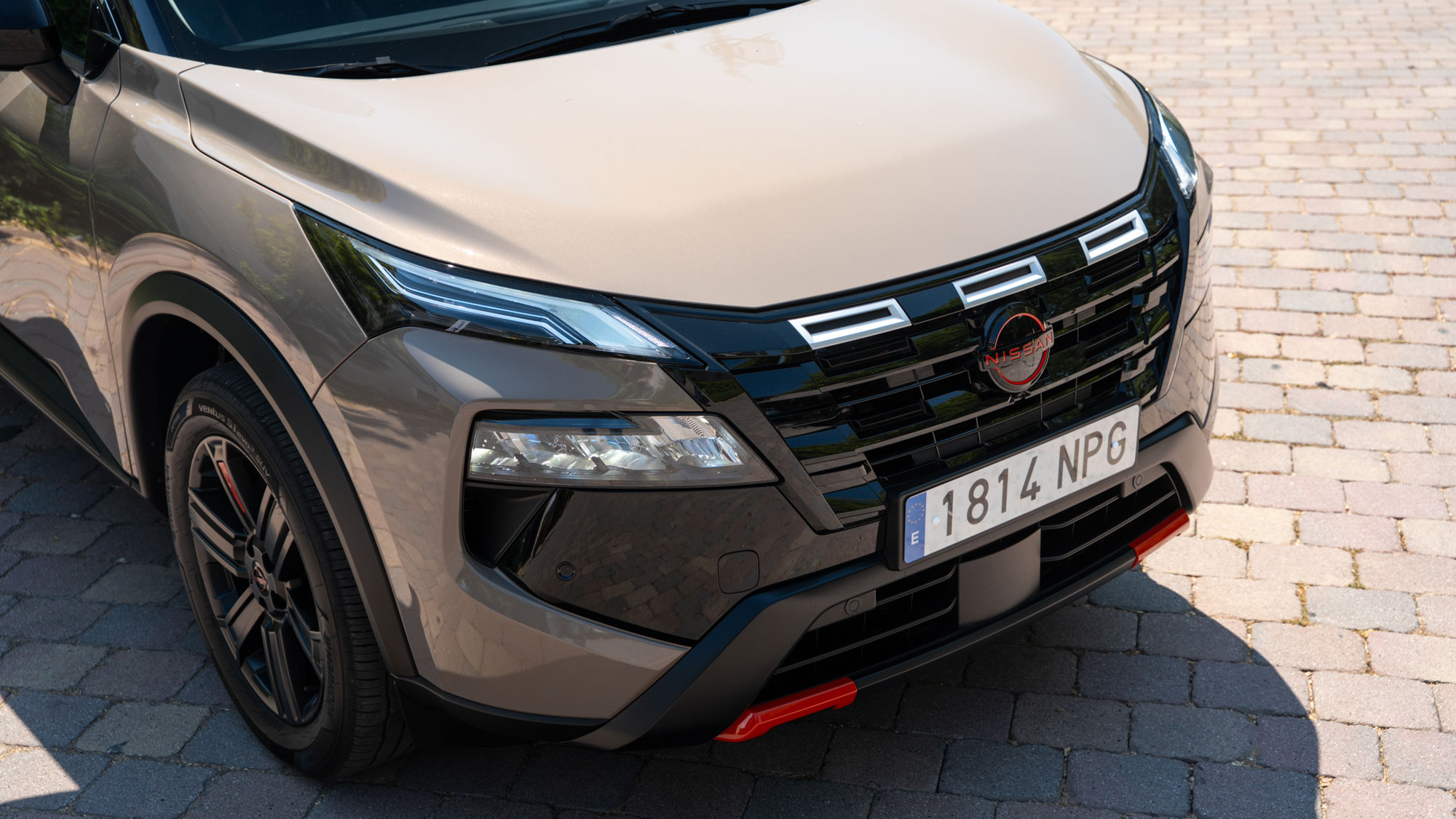 Nissan X-Trail - front detail