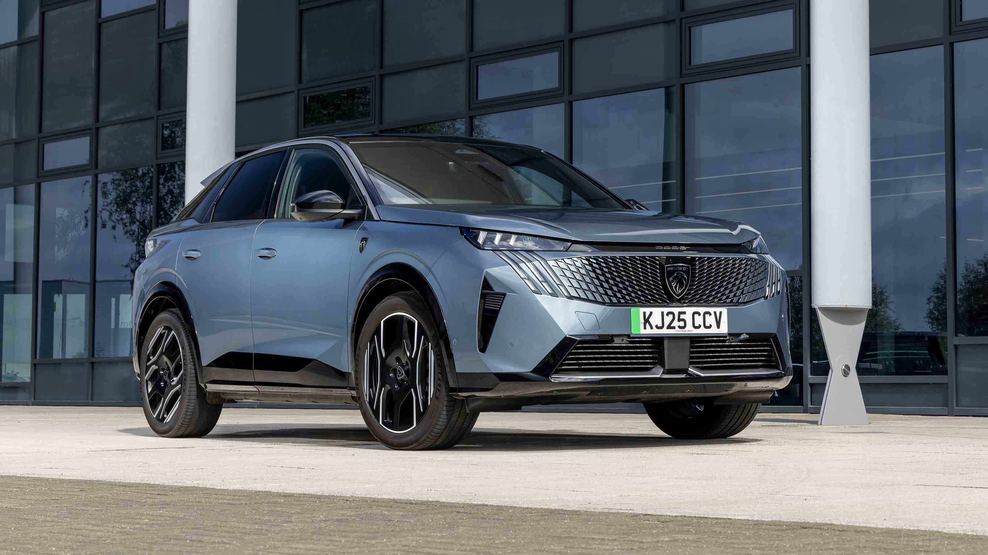 Peugeot E-3008 - front static