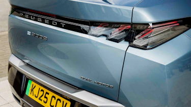 Peugeot E-3008 - rear lights