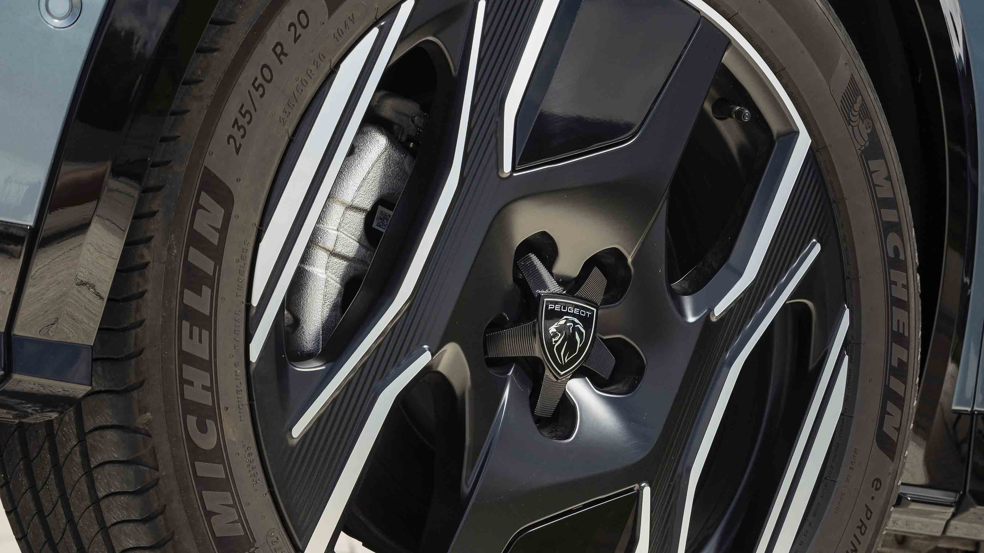 Peugeot E-3008 - alloy wheel detail