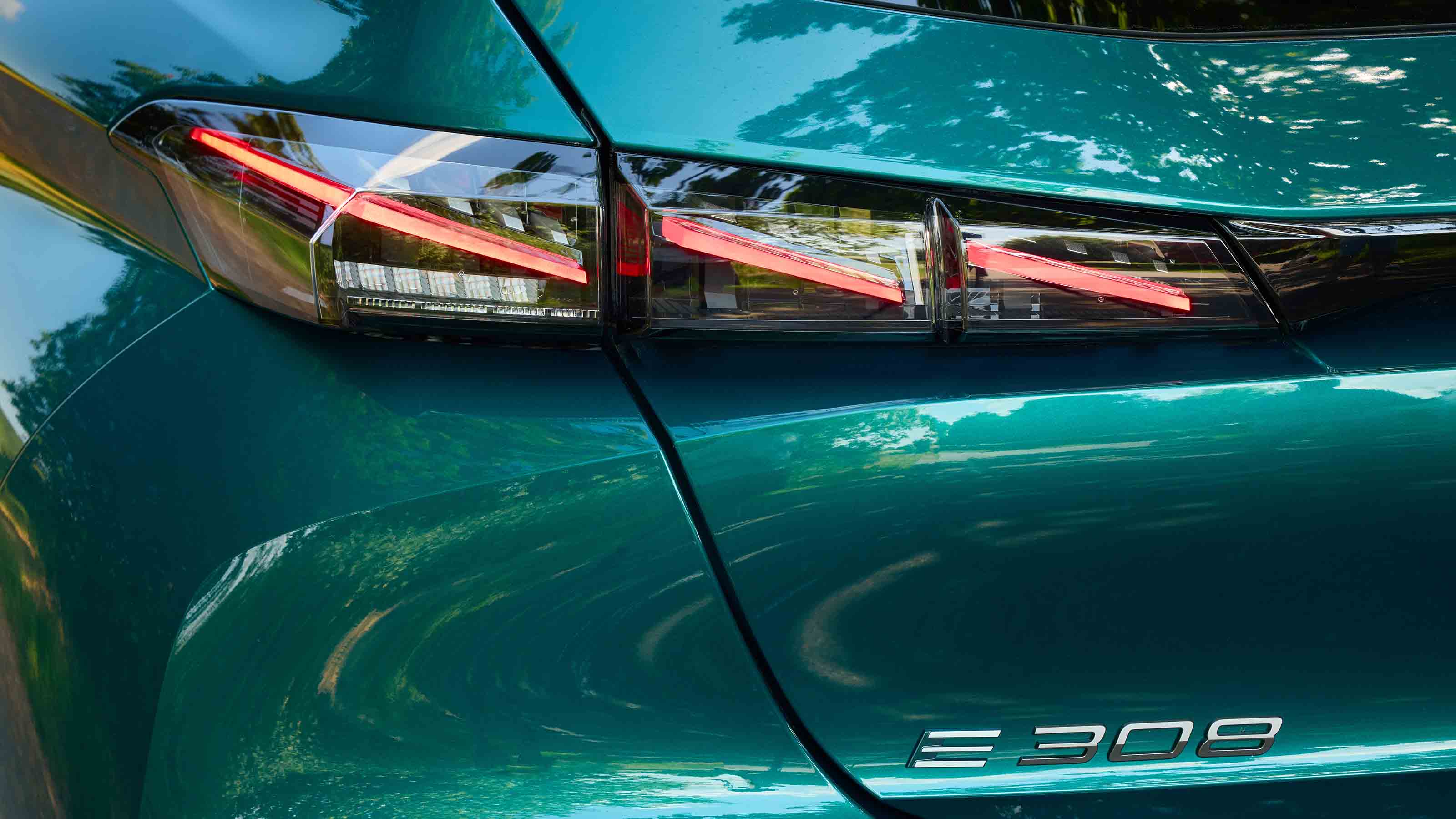 Peugeot E-308 - tail light detail