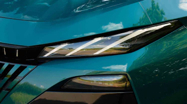 Peugeot E-308 - head light detail