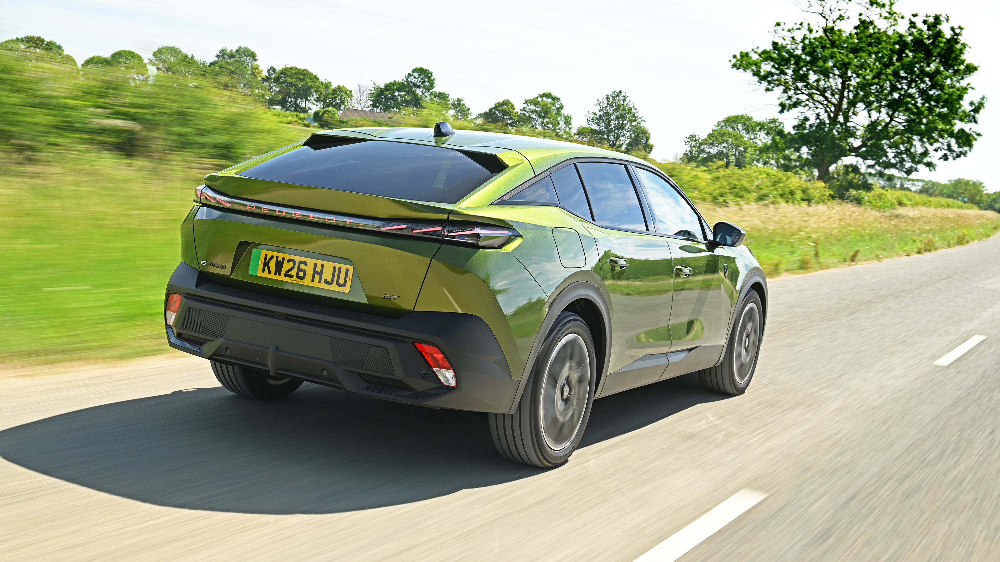 Peugeot E-408 - rear tracking