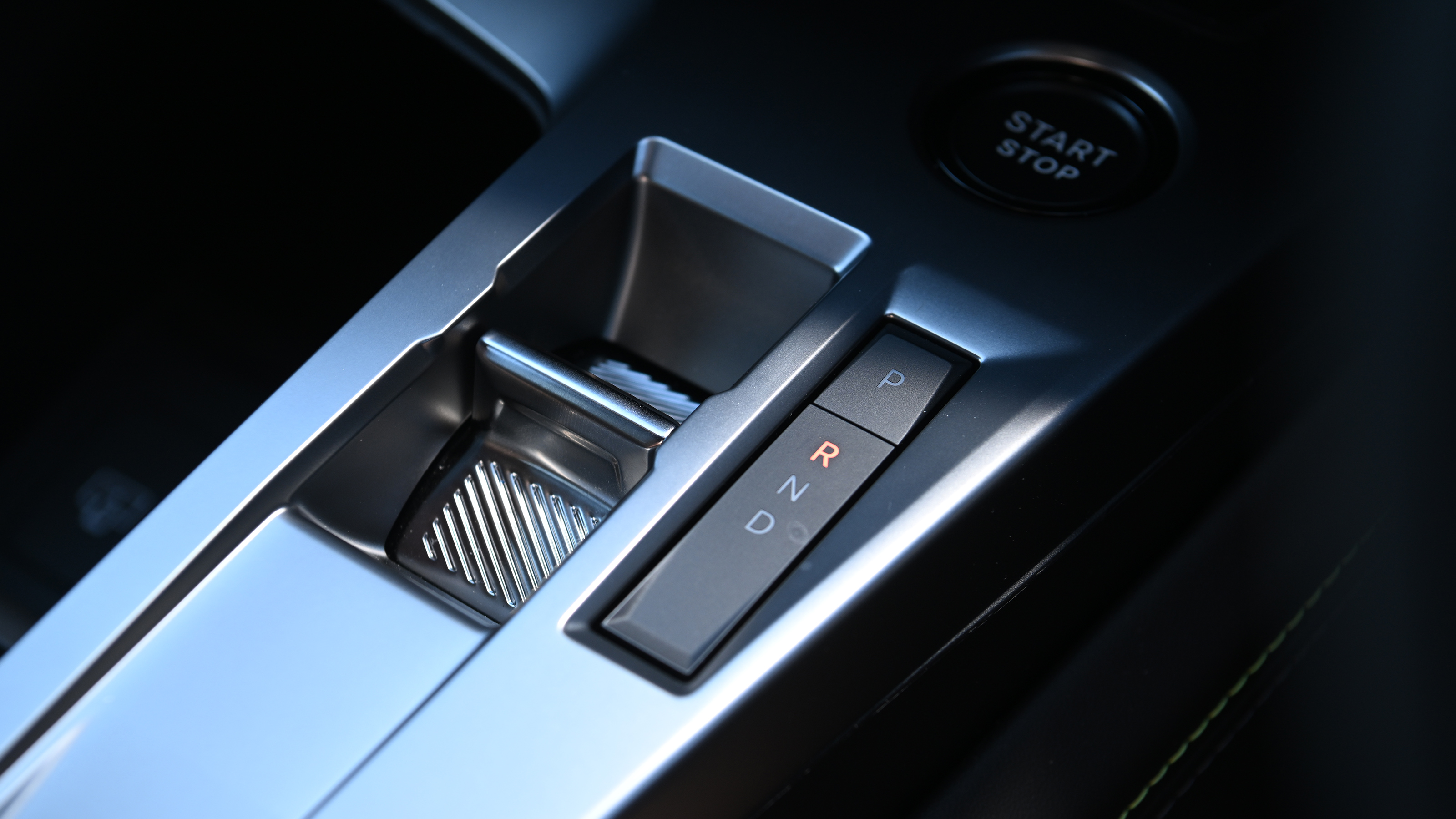 Peugeot E-408 - gear selector