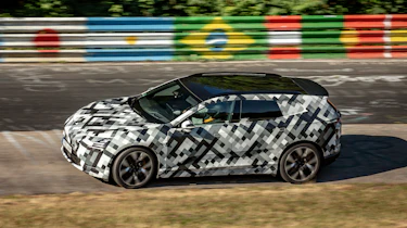 Polestar 4 SUV - side dynamic Nurburgring
