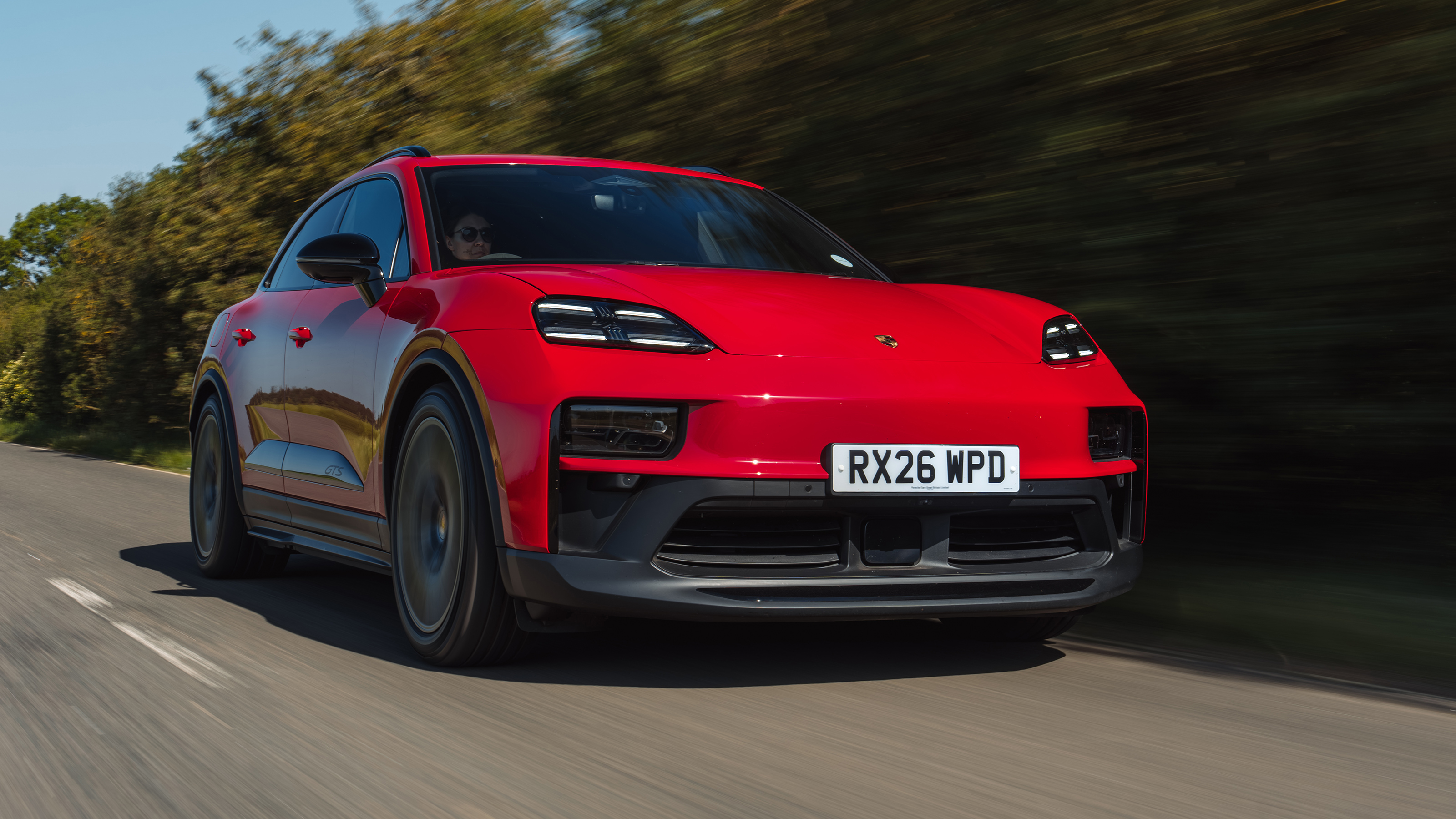 Porsche Macan GTS - front tracking