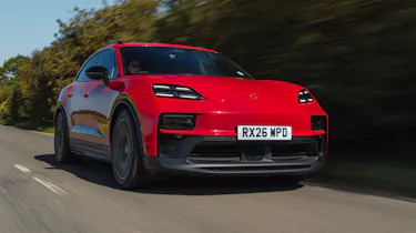 Porsche Macan GTS - front tracking