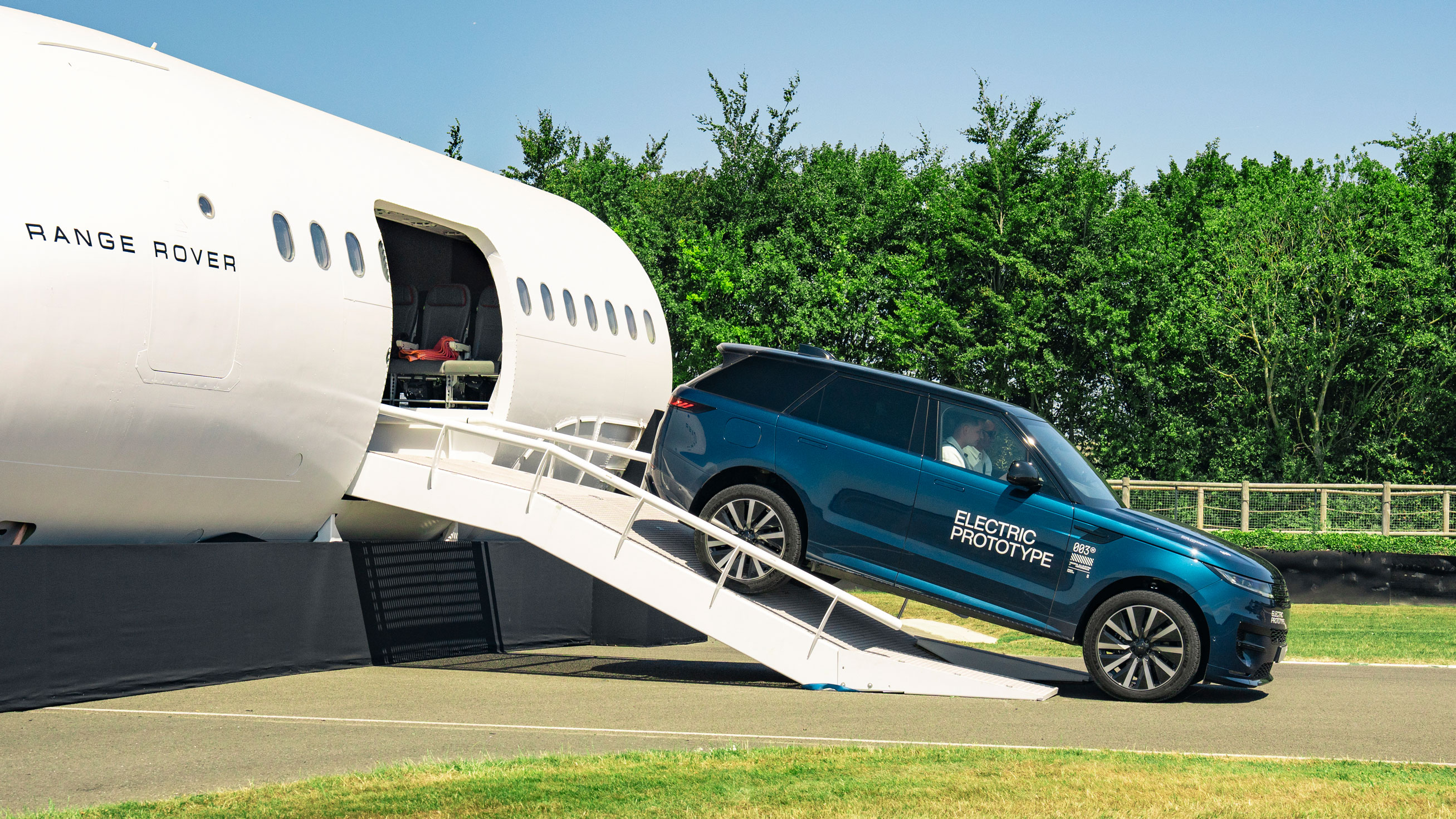 Range Rover Sport EV prototype - front 