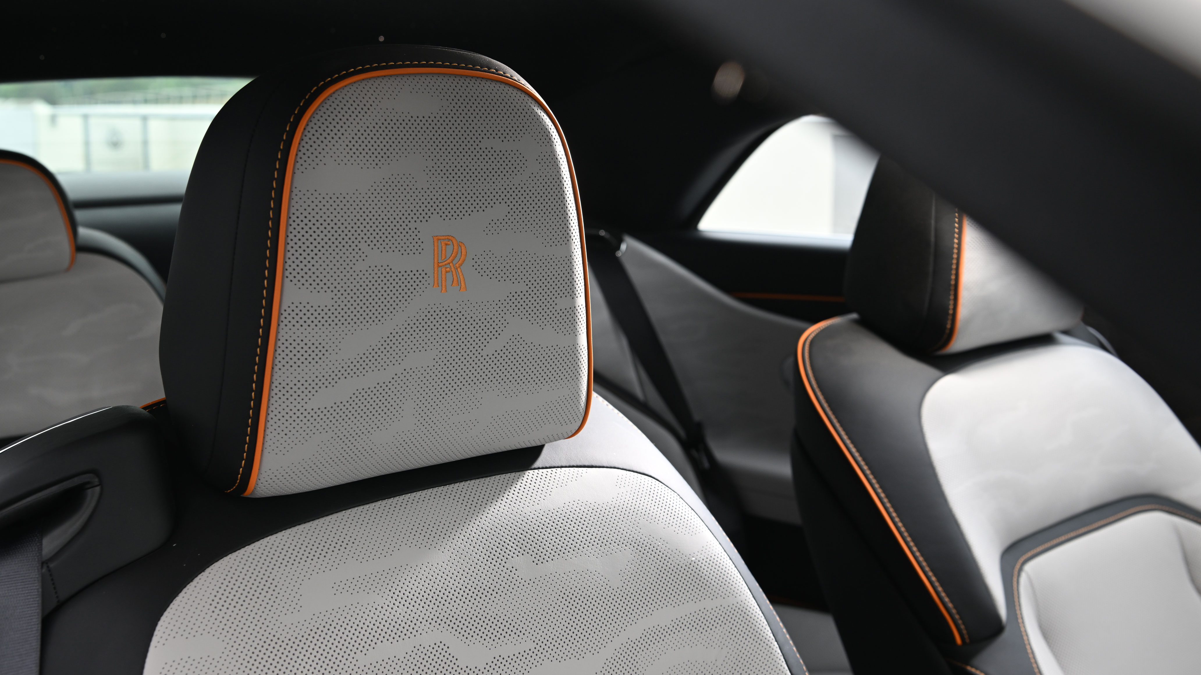 Rolls-Royce Spectre II - head rest