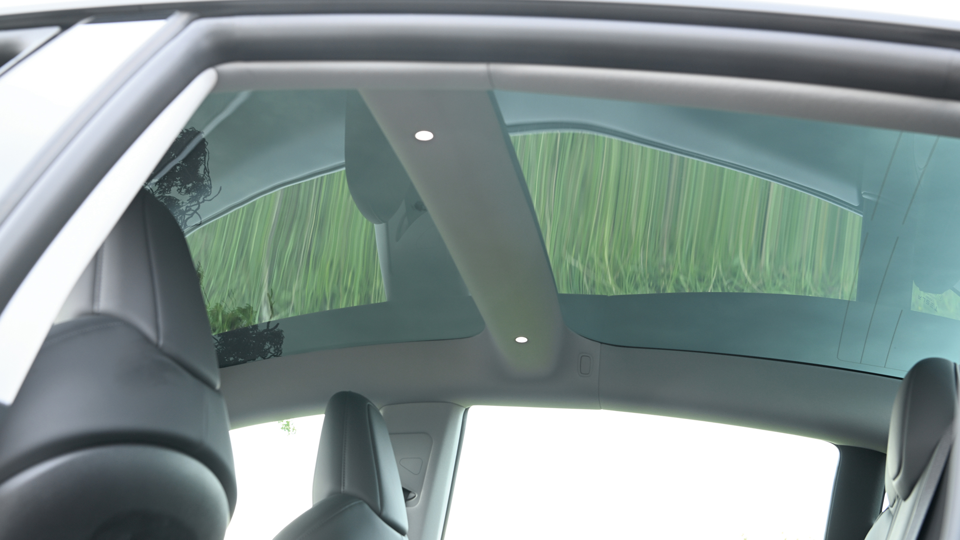 Tesla Model 3 - sunroof