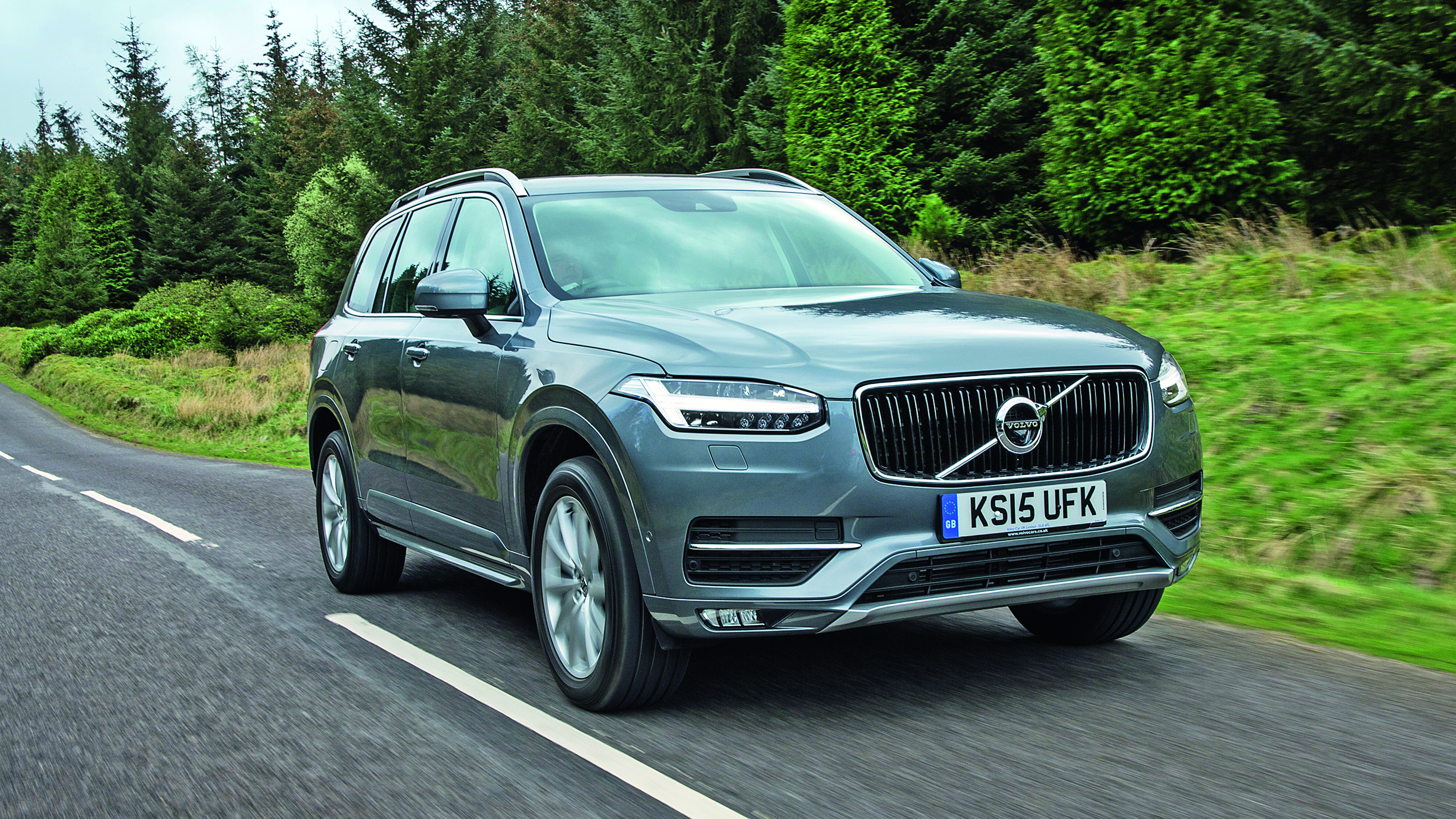 Three-car garage - Volvo XC90